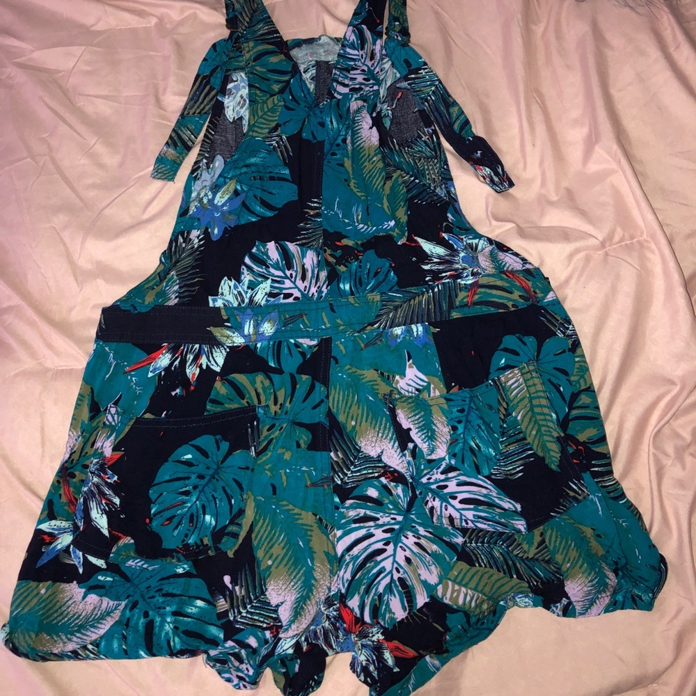 Tropical Patterned Romper! - Picture 3 of 6